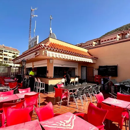 Heights Cristianos With Pool Apartman